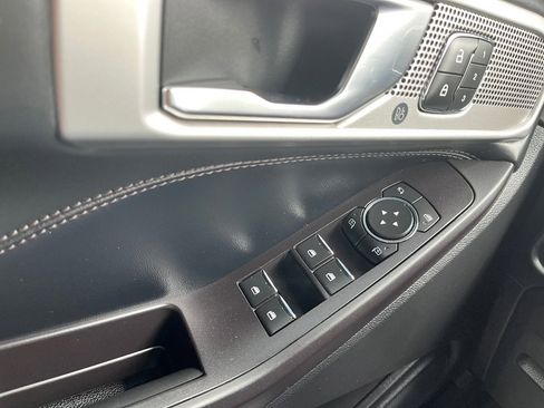 Used 2020 Ford Explorer Platinum image 23