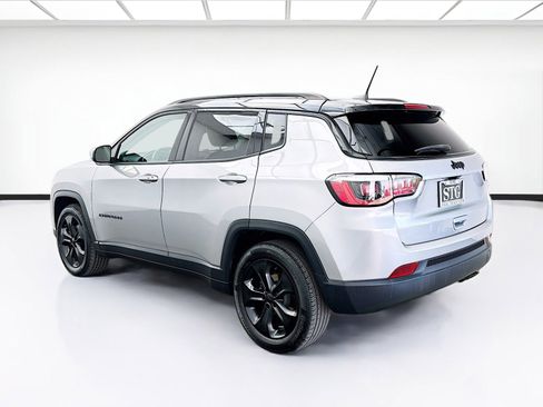Used 2019 Jeep Compass Latitude FWD image 6