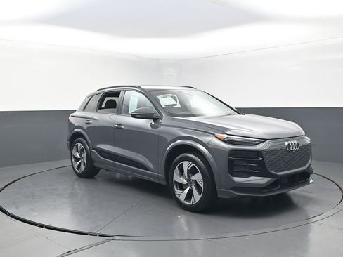 Used 2025 Audi Q6 e-tron Premium Plus w/ Premium Plus AWD/4WD image 4