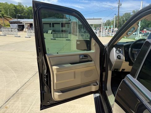 Used 2017 Ford Expedition EL Limited image 22