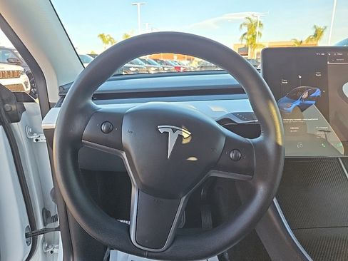 Used 2020 Tesla Model Y Long Range image 13