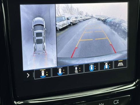 Used 2021 Chevrolet Traverse LT w/ LT Premium Package image 11