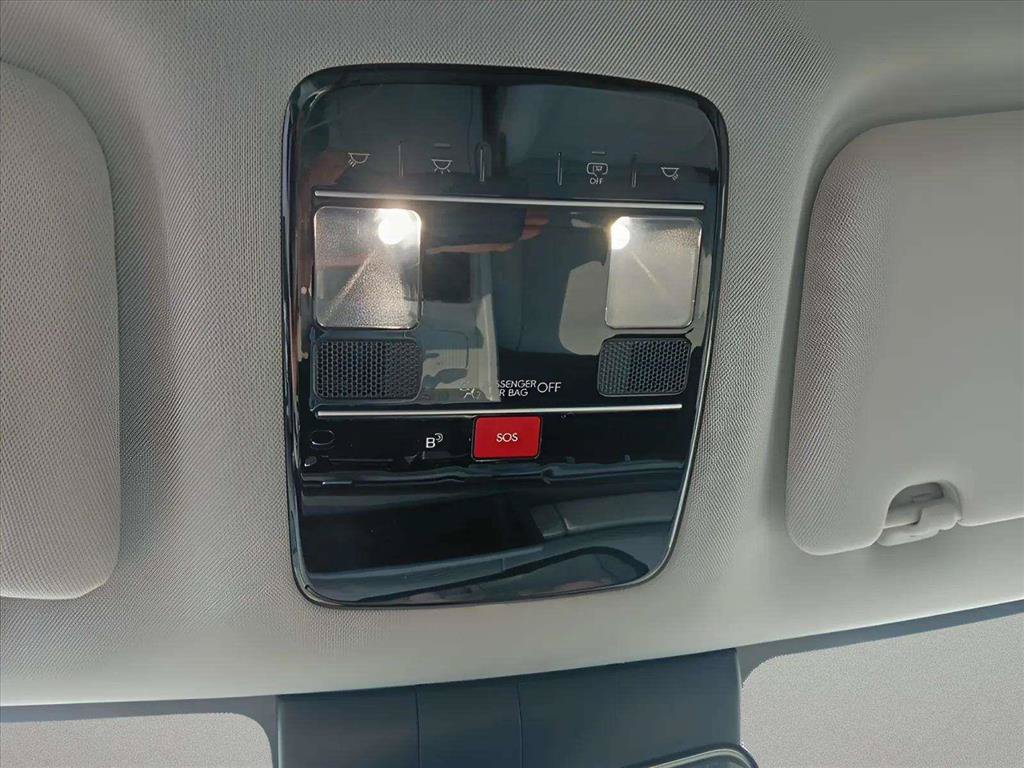 Used 2025 Hyundai Santa Fe SEL FWD image 11