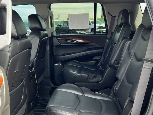 Used 2017 Cadillac Escalade Premium Luxury image 15