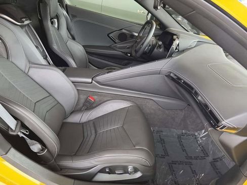 Used 2025 Chevrolet Corvette Stingray Preferred Cpe w/ Z51 Performance Package RWD image 7
