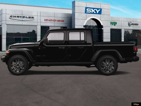 New 2025 Jeep Gladiator Nighthawk image 3