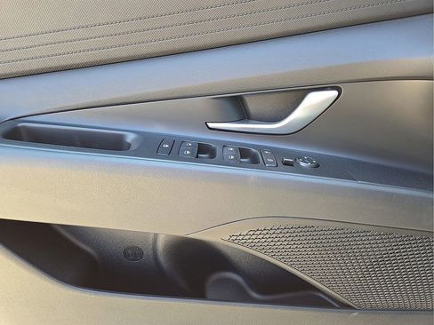 Used 2024 Hyundai Elantra SEL image 19