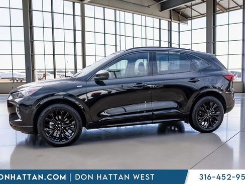 Used 2023 Ford Escape ST-Line Elite AWD/4WD image 2