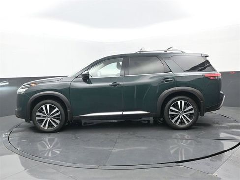 Used 2024 Nissan Pathfinder Platinum image 7
