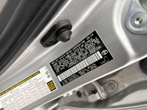 Used 2020 Toyota Corolla LE image 11