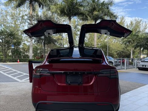 Used 2024 Tesla Model X image 4