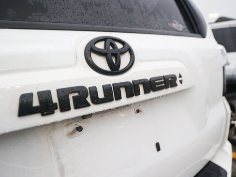 Used 2021 Toyota 4Runner SR5 Premium w/ Moonroof Package RWD image 11