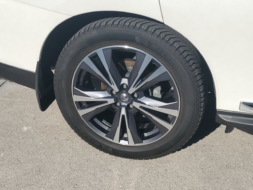 Used 2017 Nissan Pathfinder Platinum FWD image 12