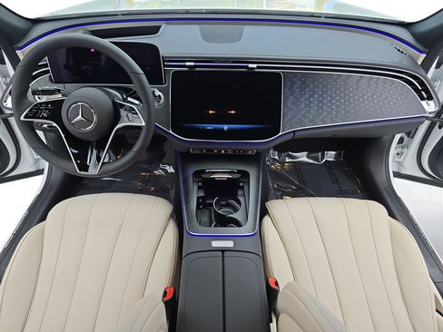 New 2026 Mercedes-Benz E 350 4MATIC Sedan image 9