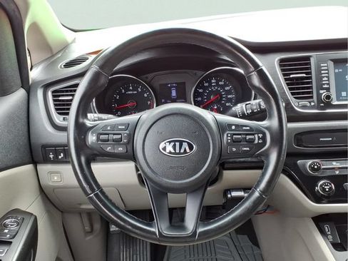 Used 2020 Kia Sedona EX FWD image 12