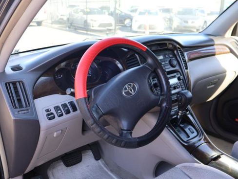 Used 2003 Toyota Highlander Limited image 10