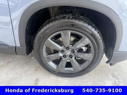 Used 2025 Honda Pilot Sport image 18