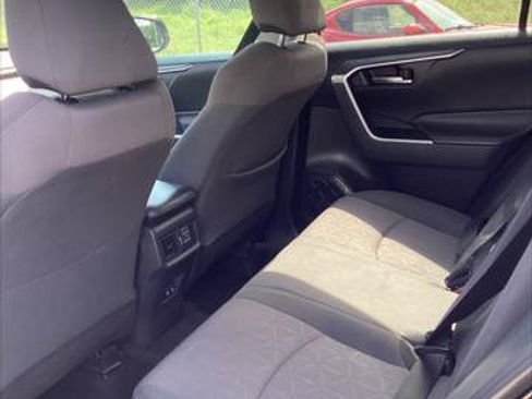 Used 2019 Toyota RAV4 XLE FWD image 11
