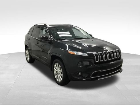Used 2018 Jeep Cherokee Overland AWD/4WD image 3
