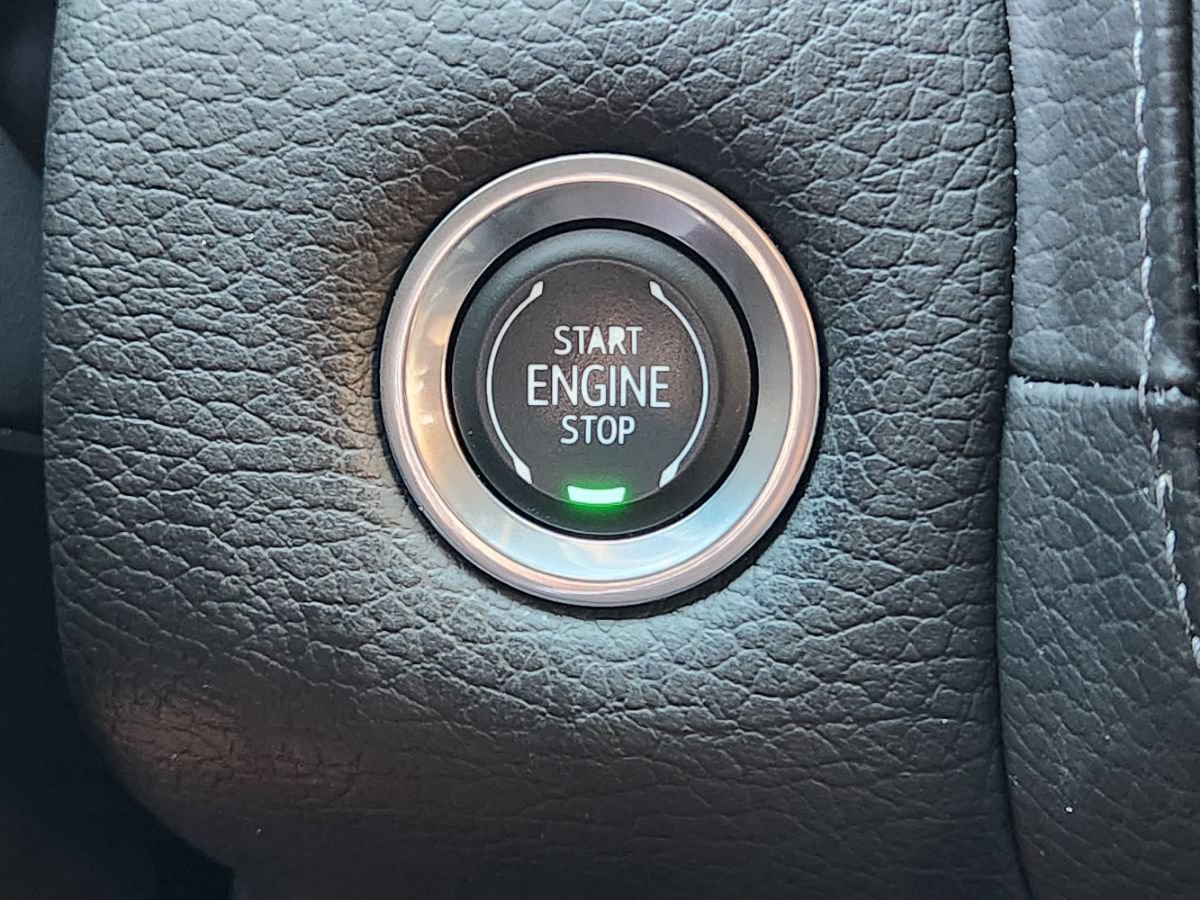 Used 2024 GMC Yukon Denali w/ Advanced Technology Package AWD/4WD image 35