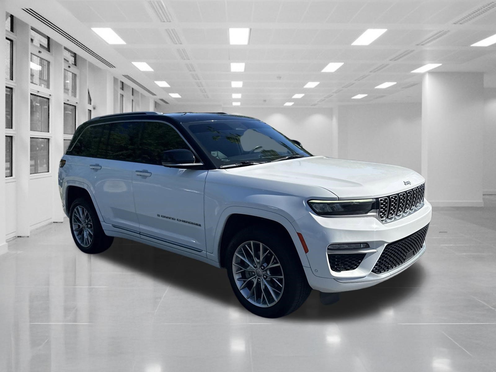 Used 2022 Jeep Grand Cherokee Summit w/ Adv Protech Group IV RWD image 3