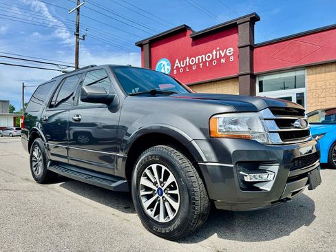 Used 2017 Ford Expedition XLT AWD/4WD image 2