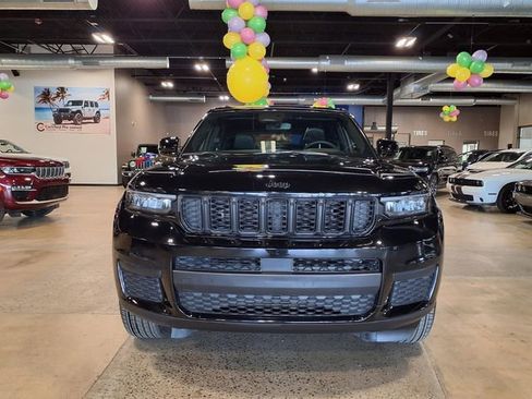 Used 2024 Jeep Grand Cherokee L Laredo AWD/4WD image 3