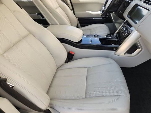 Used 2017 Land Rover Range Rover HSE image 14
