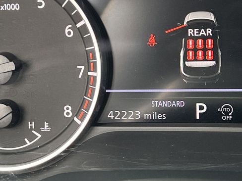 Certified 2024 Nissan Pathfinder SL FWD image 12