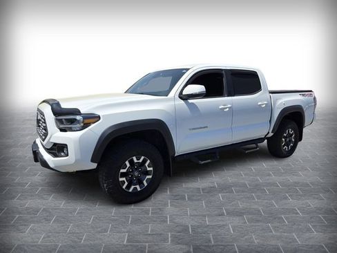 Used 2023 Toyota Tacoma TRD Off-Road w/ Technology Package image 3