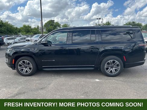 Used 2023 Jeep Wagoneer L Series II AWD/4WD image 5