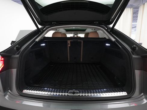 Used 2023 Audi Q8 Prestige image 10