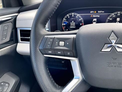 Used 2023 Mitsubishi Outlander SEL image 23