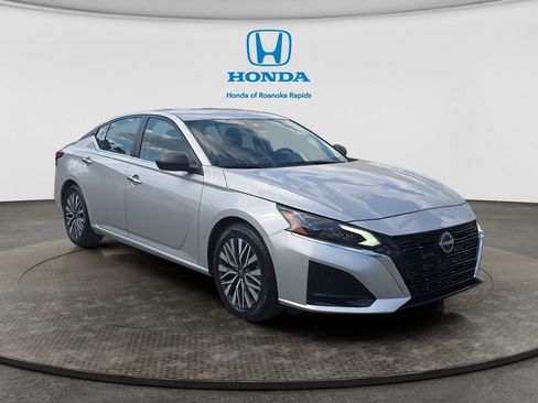 Used 2024 Nissan Altima 2.5 SV image 7