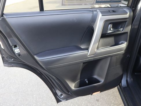 Used 2022 Toyota 4Runner SR5 Premium image 32