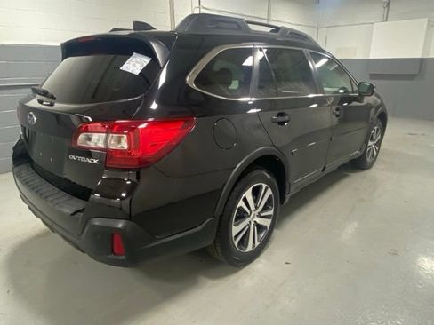 Used 2019 Subaru Outback 2.5i Limited AWD/4WD image 3