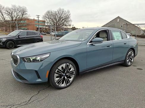 Used 2026 BMW 530i xDrive AWD/4WD image 3