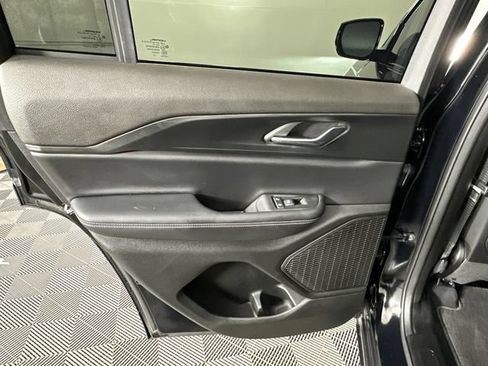 Certified 2025 Jeep Grand Cherokee Altitude AWD/4WD image 21
