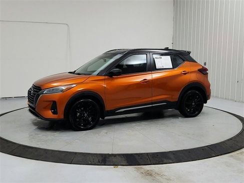 Used 2024 Nissan Kicks SR image 3