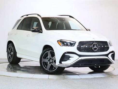 Used 2025 Mercedes-Benz GLE 450e 4MATIC w/ AMG Line Interior image 1