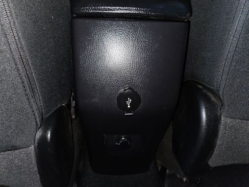 Used 2018 Toyota RAV4 XLE image 29