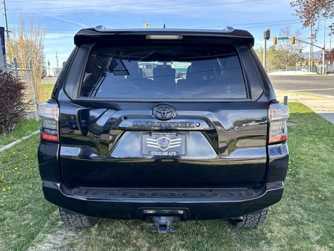 Used 2017 Toyota 4Runner SR5 Premium image 8