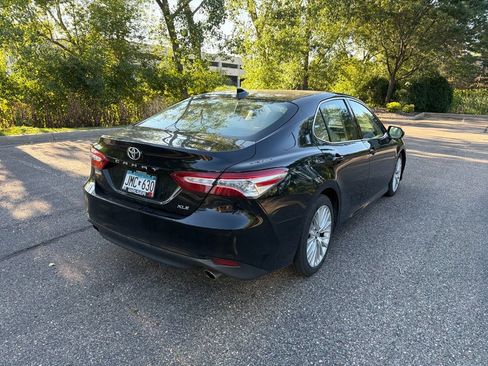 Used 2019 Toyota Camry XLE FWD image 16