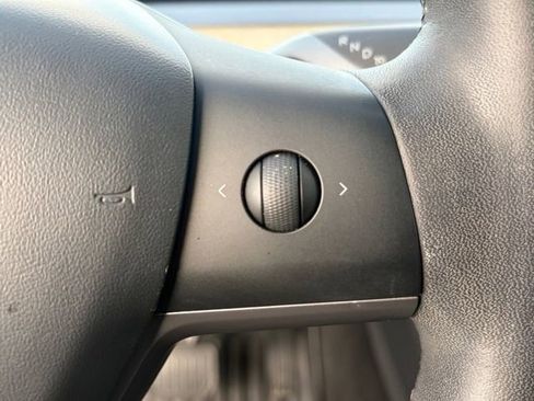 Used 2021 Tesla Model Y Long Range image 10