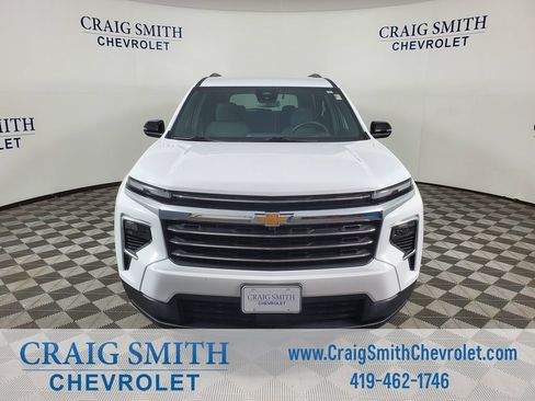 Used 2025 Chevrolet Traverse LT FWD image 8