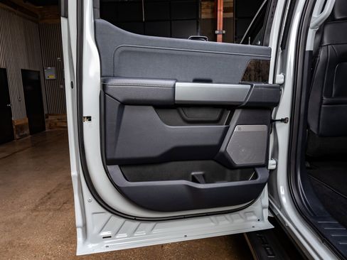 Used 2026 Ford F250 Lariat w/ Black Appearance Package image 38