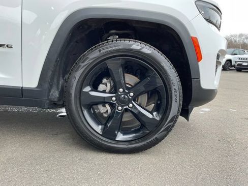 Used 2023 Jeep Grand Cherokee Altitude AWD/4WD image 39
