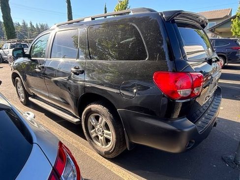 Used 2016 Toyota Sequoia SR5 AWD/4WD image 3