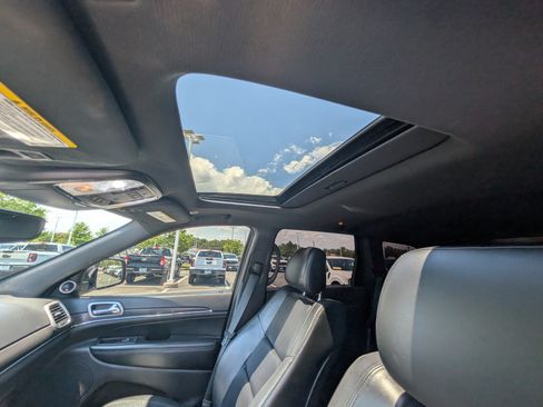 Used 2018 Jeep Grand Cherokee Limited AWD/4WD image 19