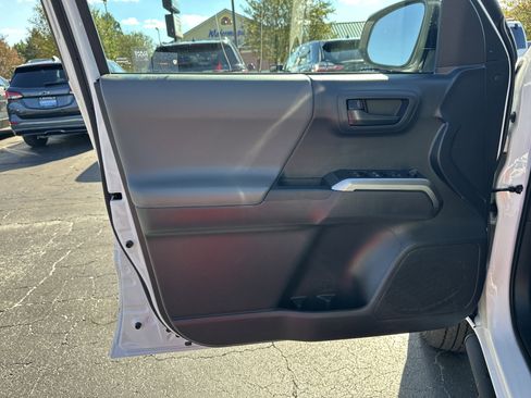 Used 2023 Toyota Tacoma TRD Off-Road image 11